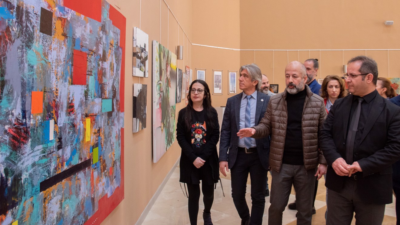 2 Sergi Sanatseverlerle Buluştu